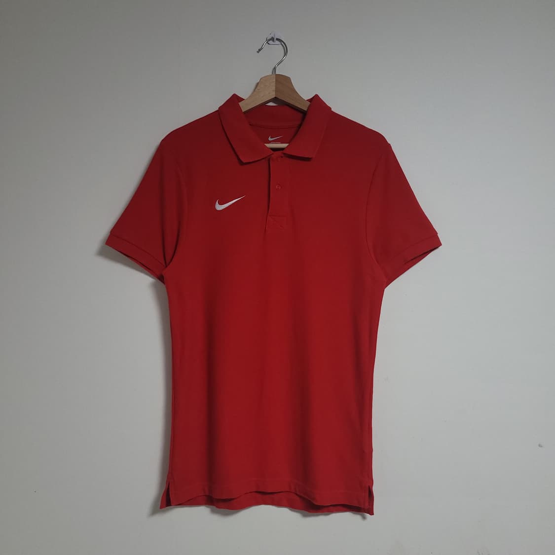 (S) NIKE 나이키 반팔 레드 카라 티셔츠 상품이미지1