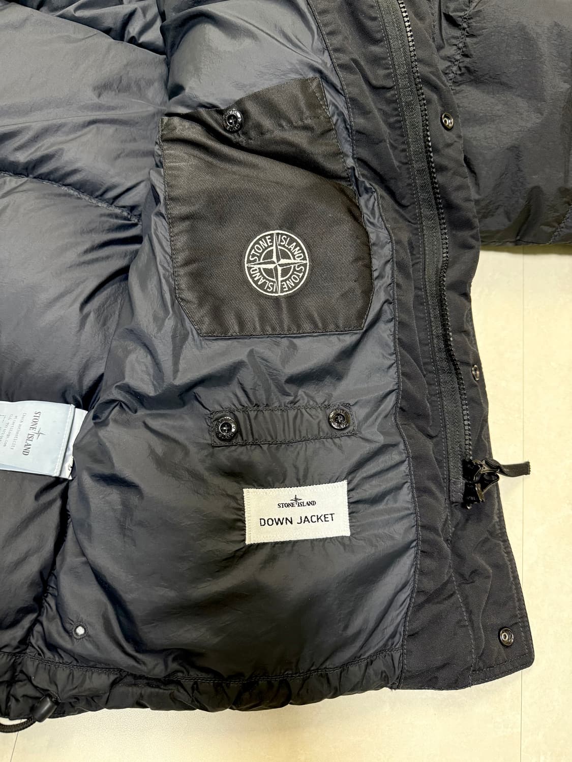 25FW 스톤아일랜드 크링클랩스 패딩 팝니다 상품이미지6