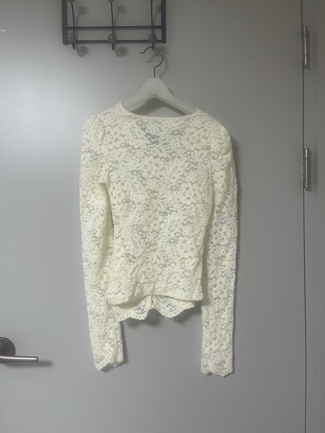 아이보리 레이스 퍼프 셔링 시스루 블라우스 상품이미지3