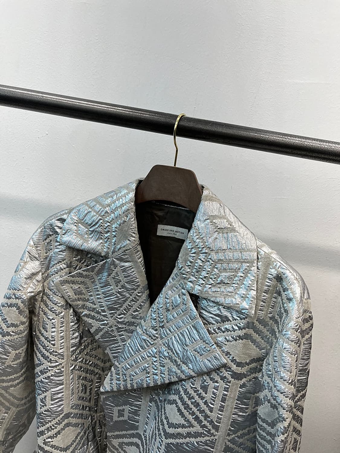 여) 드리스반노튼 실버이팩트 트렌치코트  상품이미지3