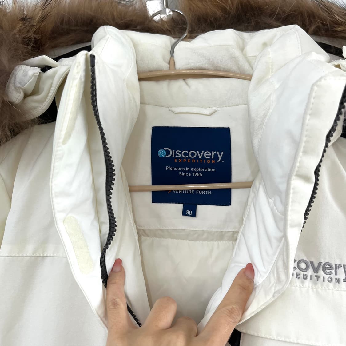 디스커버리 익스페디션 밀포드 구스다운 화이트 숏패딩 상품이미지8