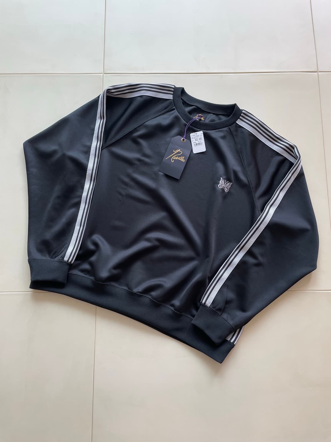 니들스 26ss 트랙 크루넥 맨투맨 L 차콜 새상품 상품이미지2