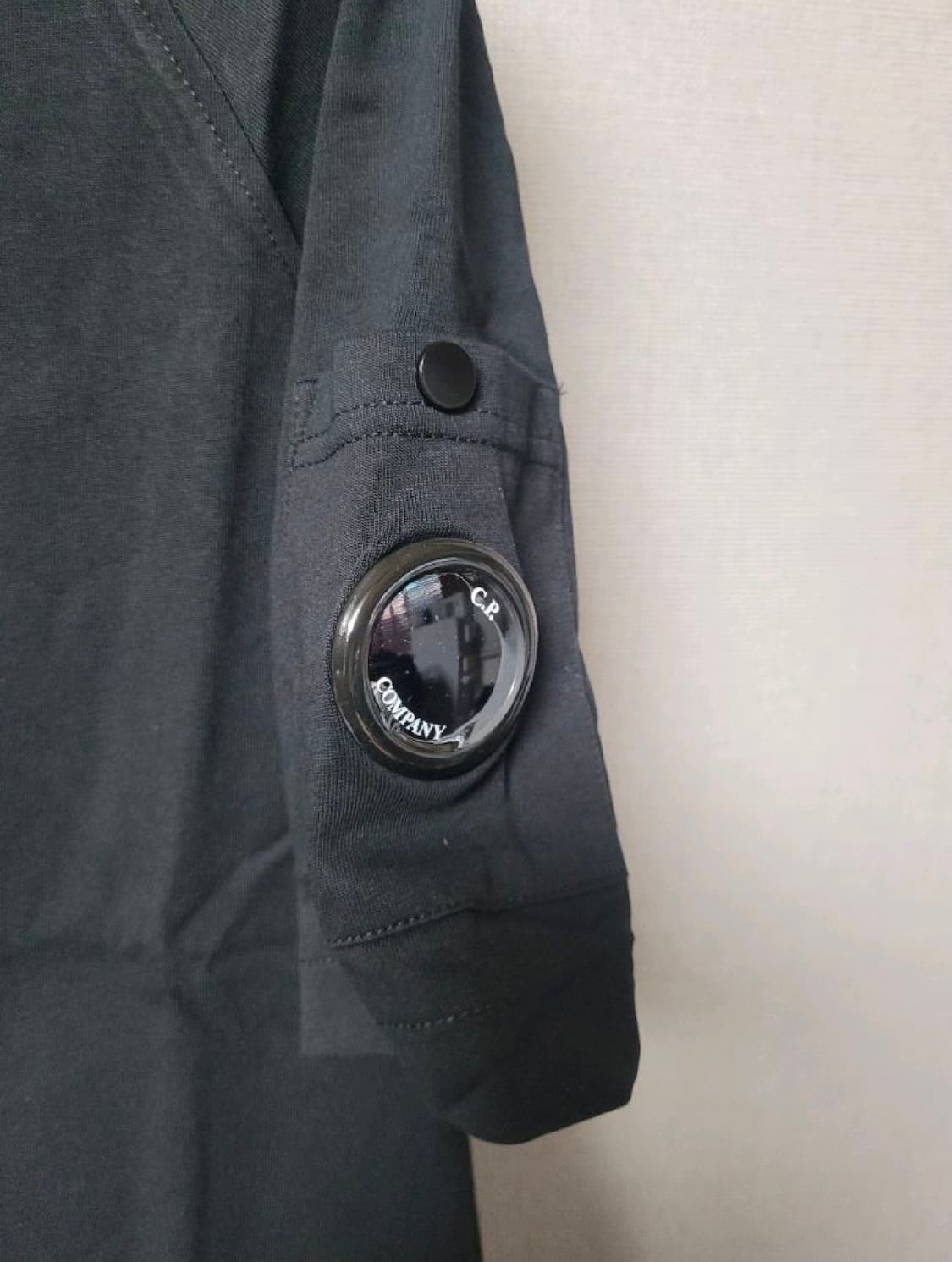 CP컴퍼니 렌즈 와펜 반팔티 블랙 M 상품이미지3