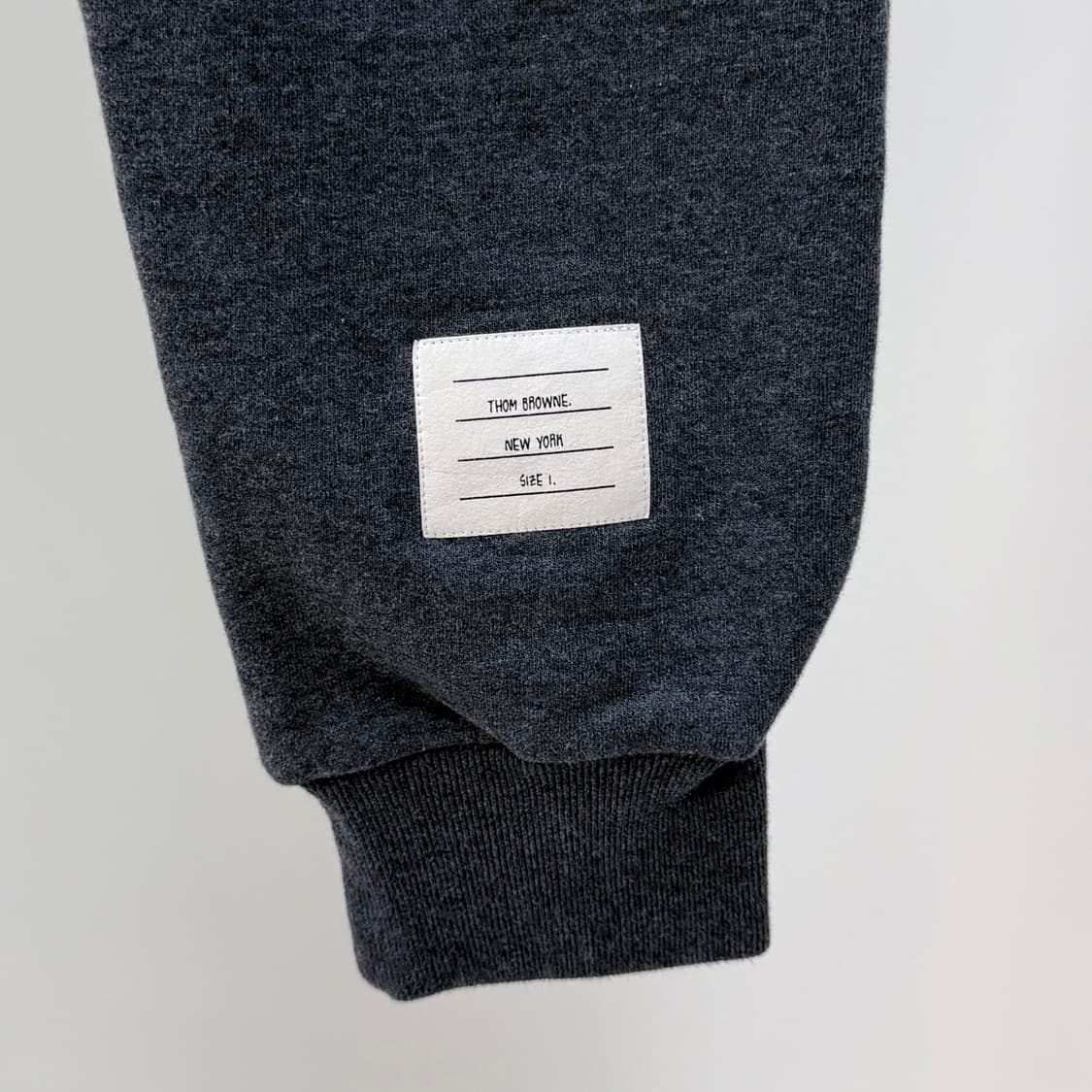 [S+급/1] 톰브라운 사선완장 트레이닝 조거팬츠 바지 다크그레이 상품이미지5