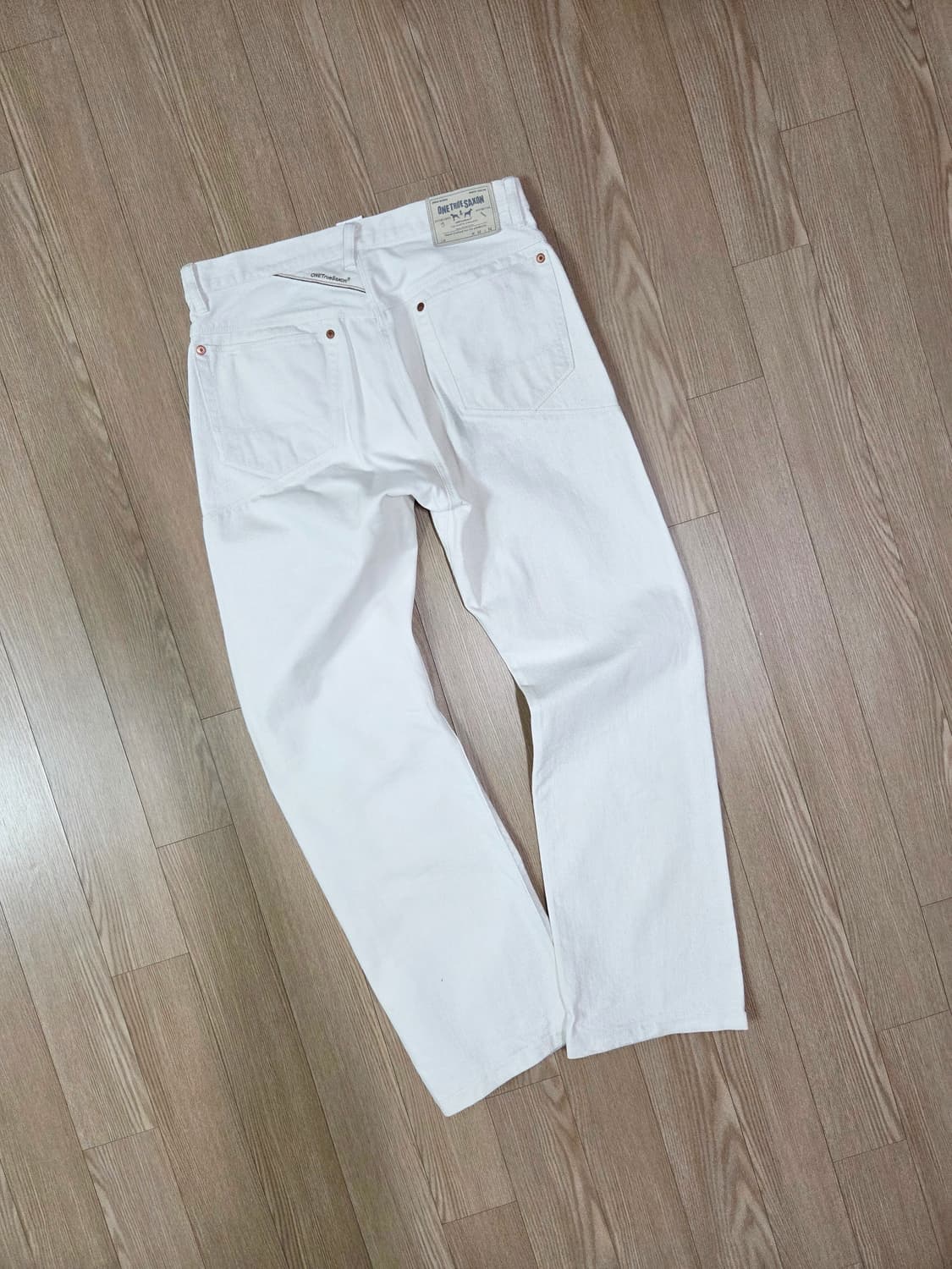 ONE TRUE SAXON 화이트 레귤러 핏 데님 팬츠 상품이미지4