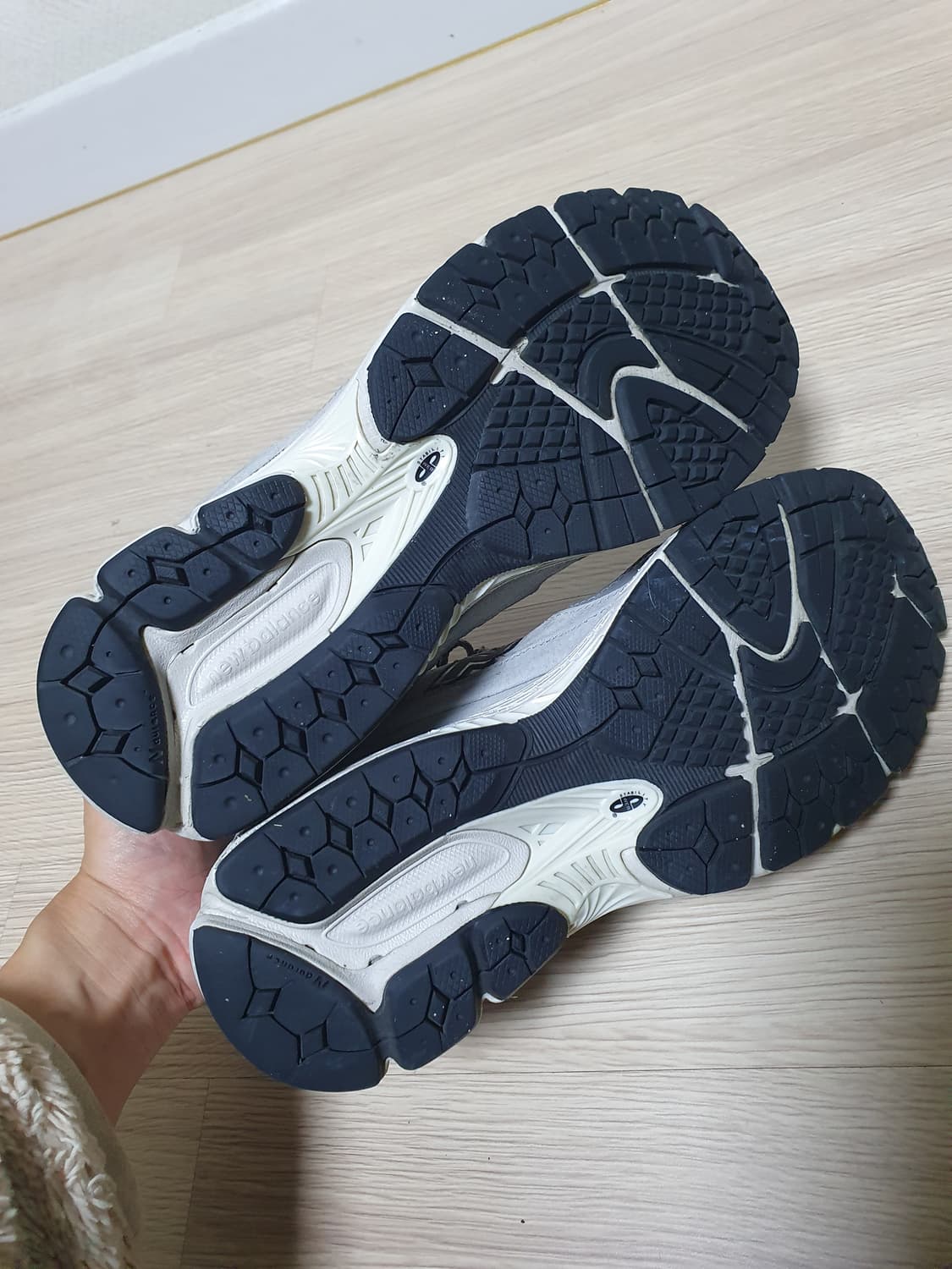 뉴발란스 2002R 그레이 운동화 260 상품이미지8