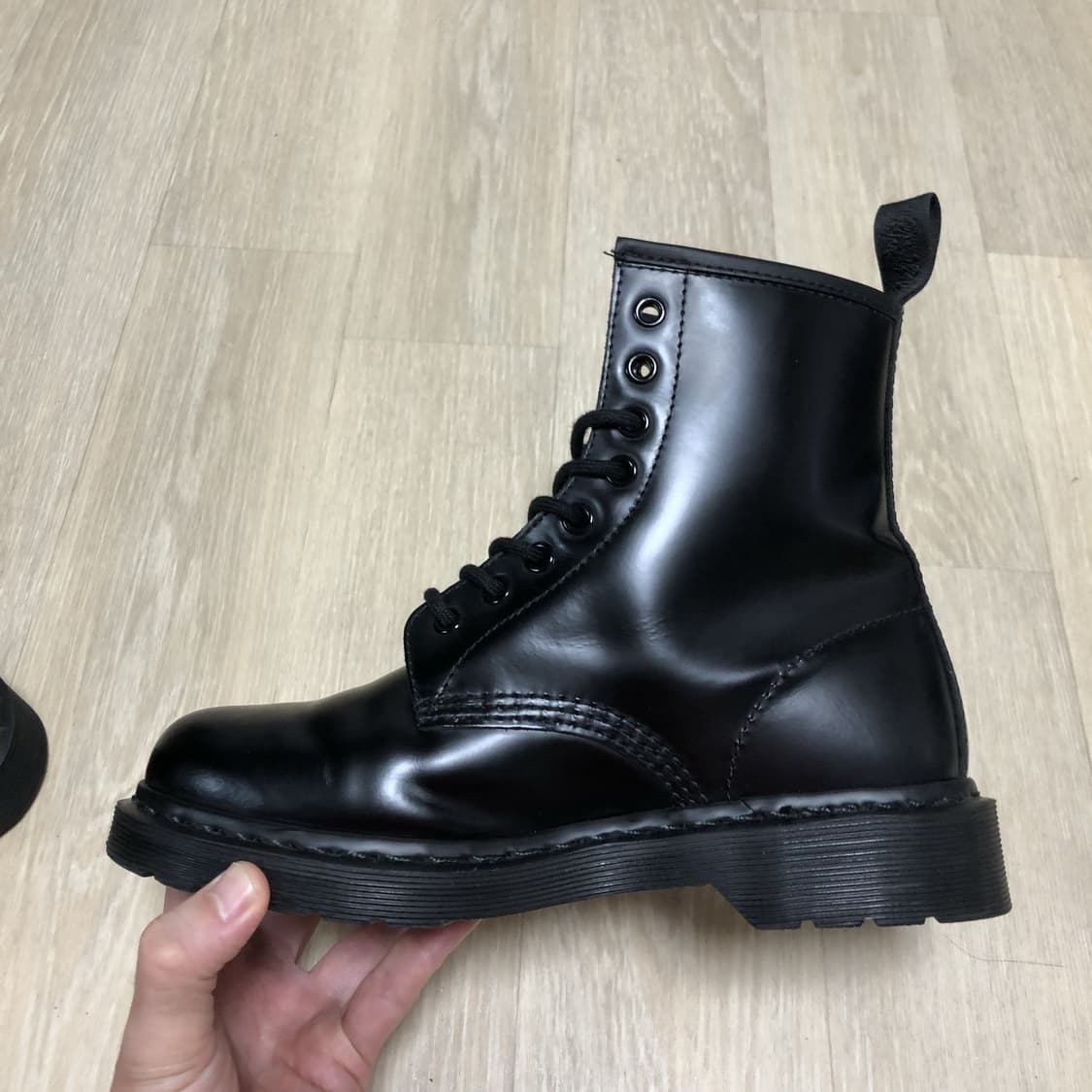 (240) 닥터마틴 Dr.martens 1460 모노 8홀 무광 블랙 상품이미지6