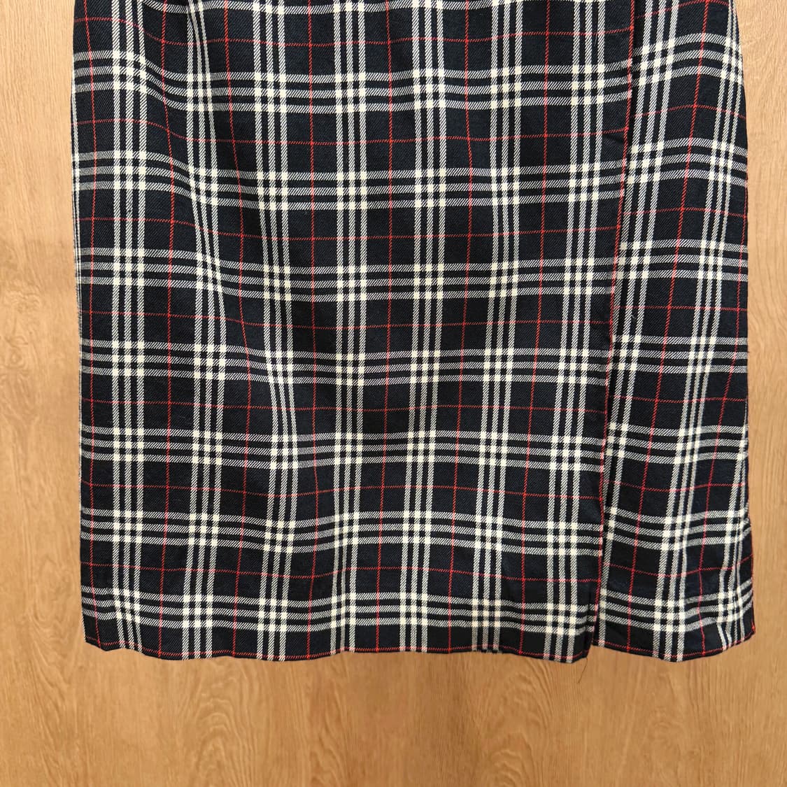 버버리 블루 라벨 울 랩 스커트 체크 패턴 버튼 디테일 H라인 블랙 상품이미지5