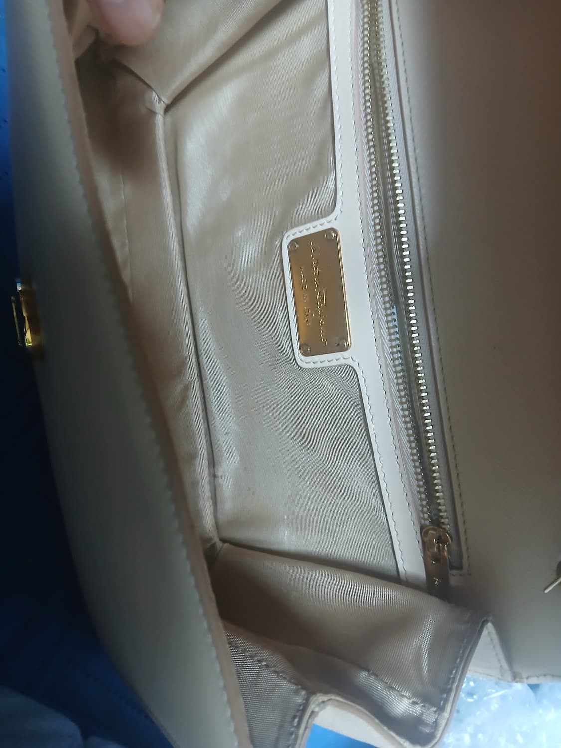 정품 페레가모 지니 크로스백 상품이미지7