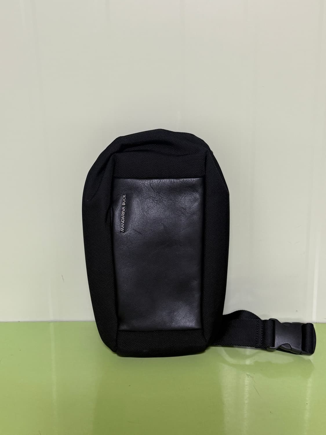 만다리나덕 슬링백 상품이미지1