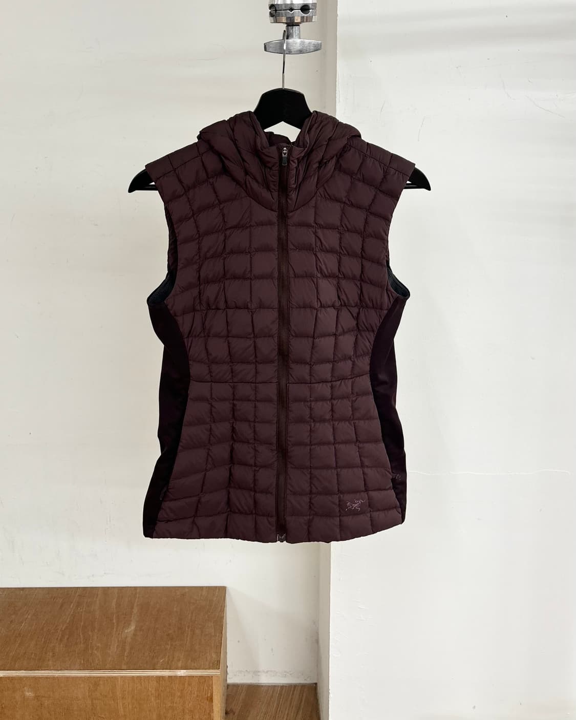 아크테릭스 퍼플 나린 다운 베스트 상품이미지1