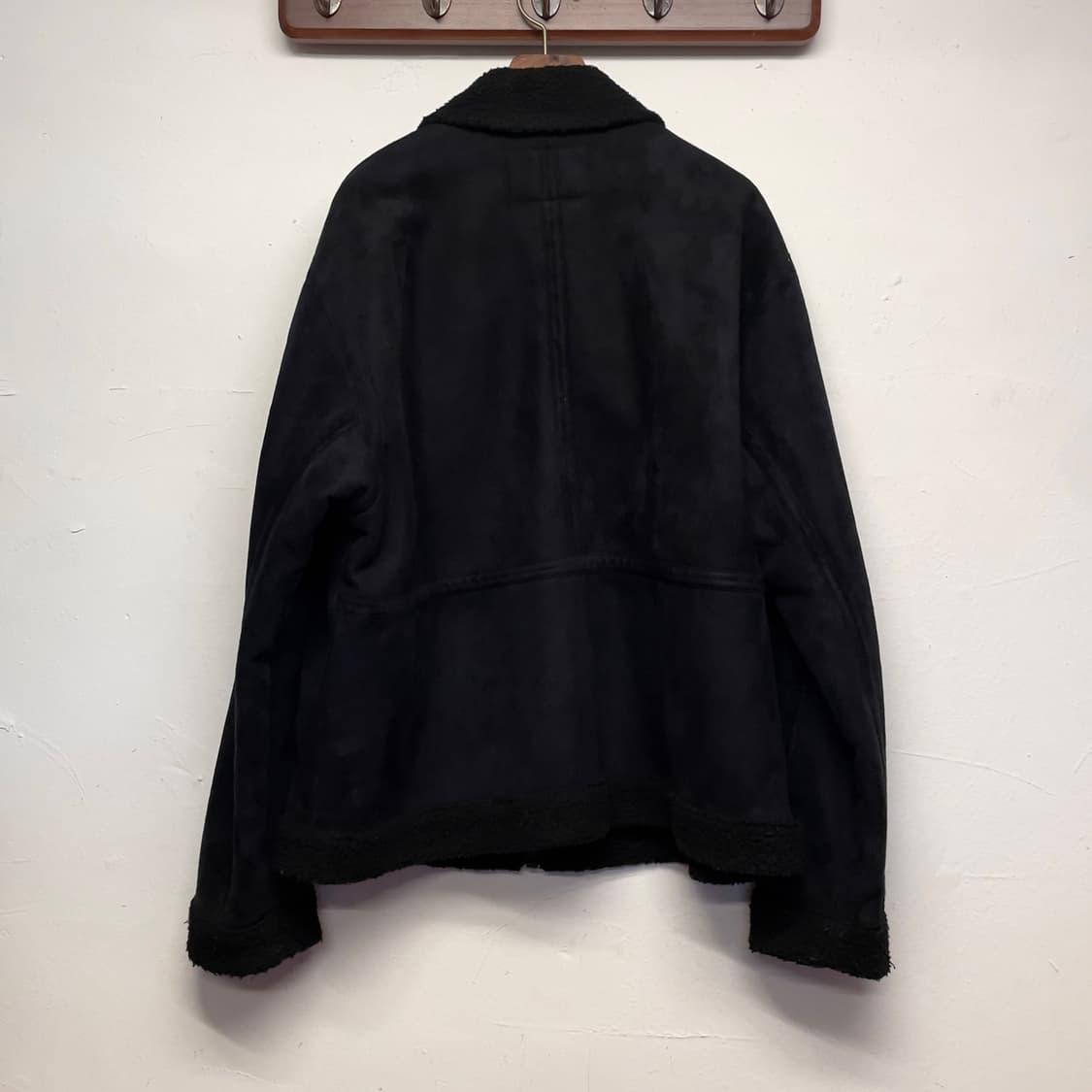 칼하트 WIP (우먼) 블랙 비건 레더 무스탕 자켓 상품이미지5