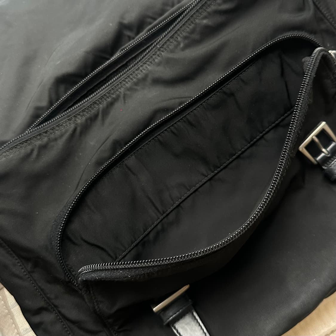 [PRADA] 정품 프라다 나일론 메신저 크로스백 블랙 삼각로고 상품이미지9
