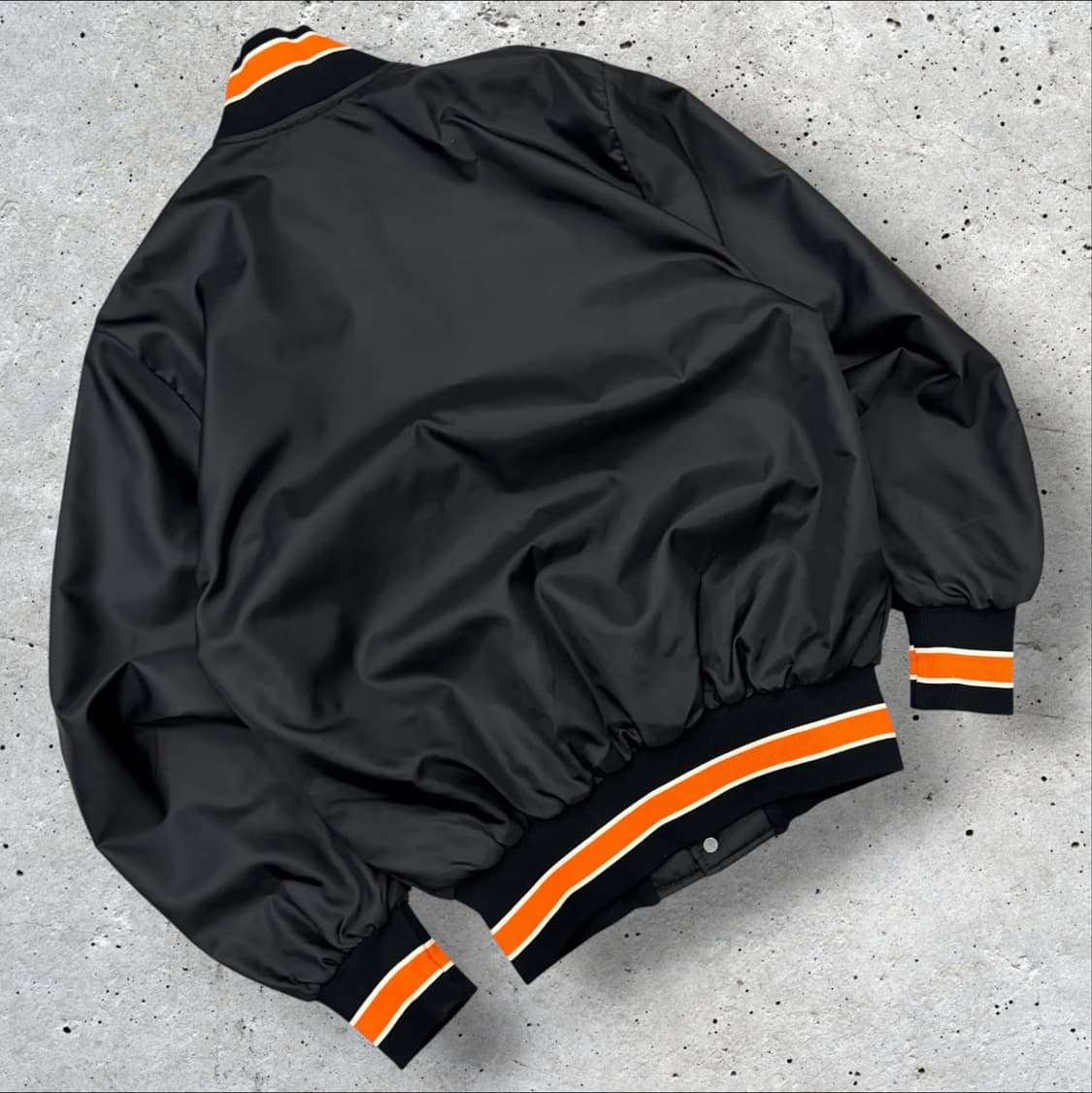 [M] NEFF 네프 블랙 스타디움 점퍼 오렌지 포인트 D828 상품이미지2