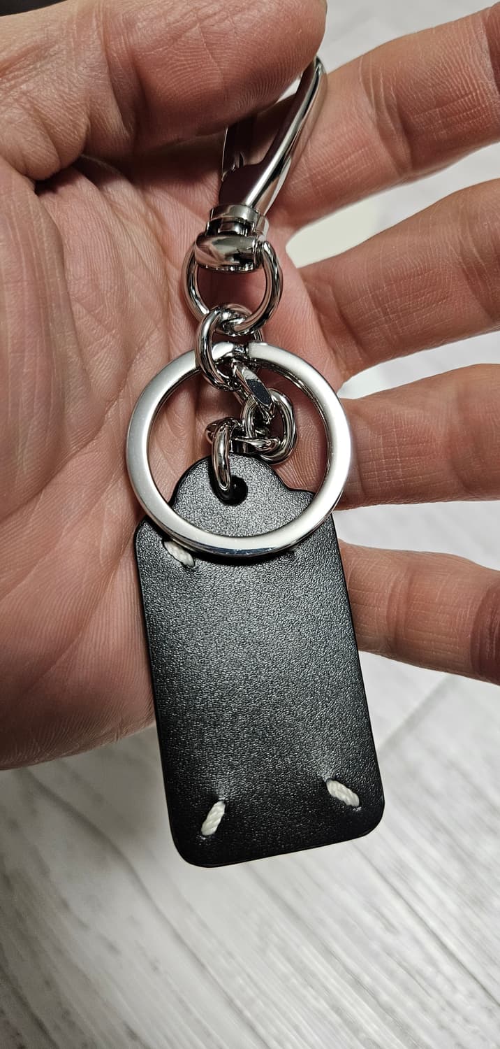 메종 마르지엘라 포 스티치 키링 블랙 레드 상품이미지3