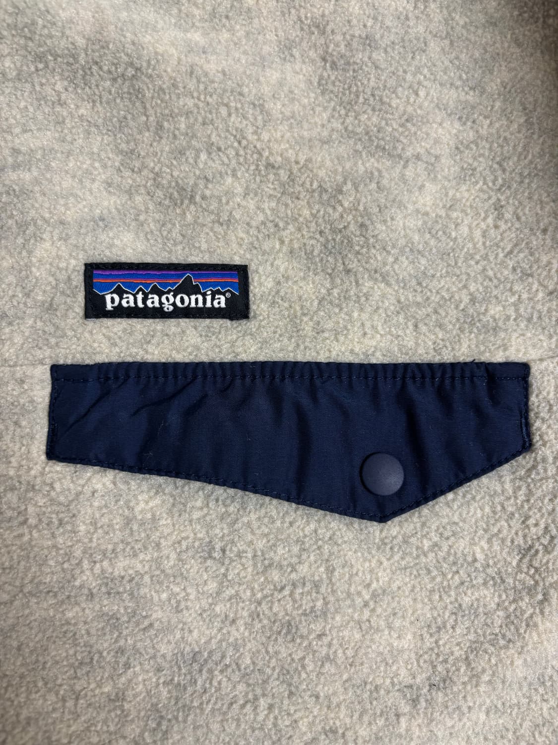 파타고니아  헤비웨이트 신칠라 오트밀 M사이즈 판매합니다. 상품이미지3