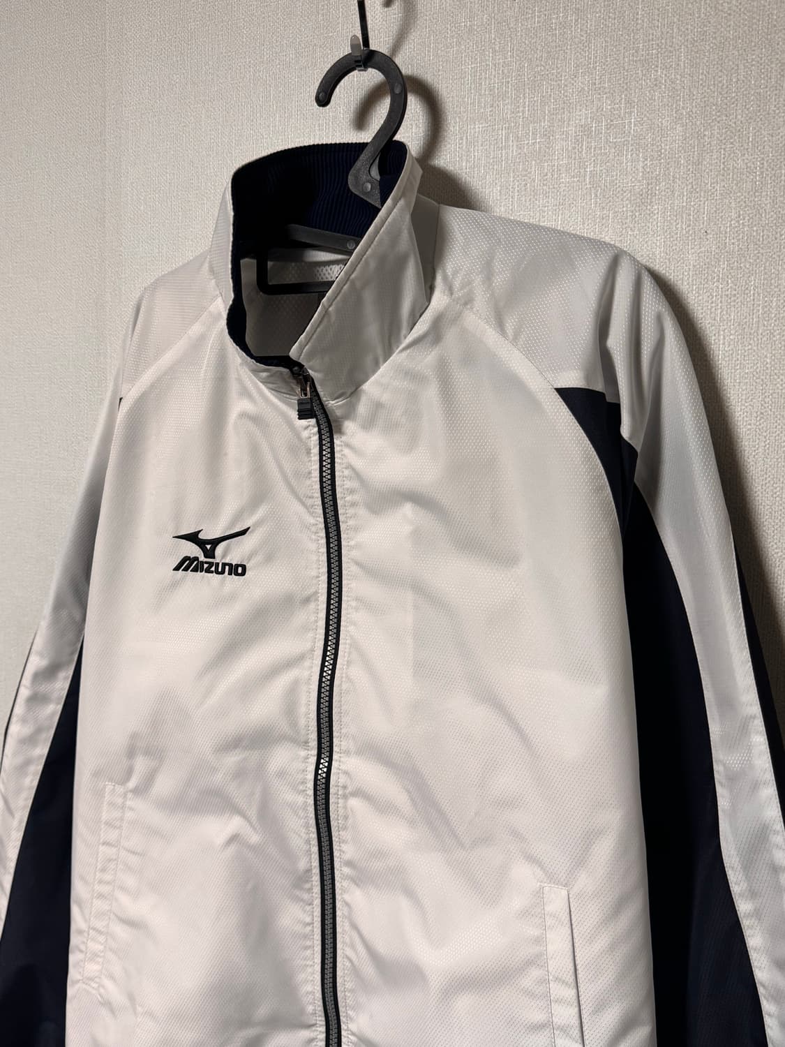 미즈노 흰 검 바람막이 오버핏 자켓 상품이미지1