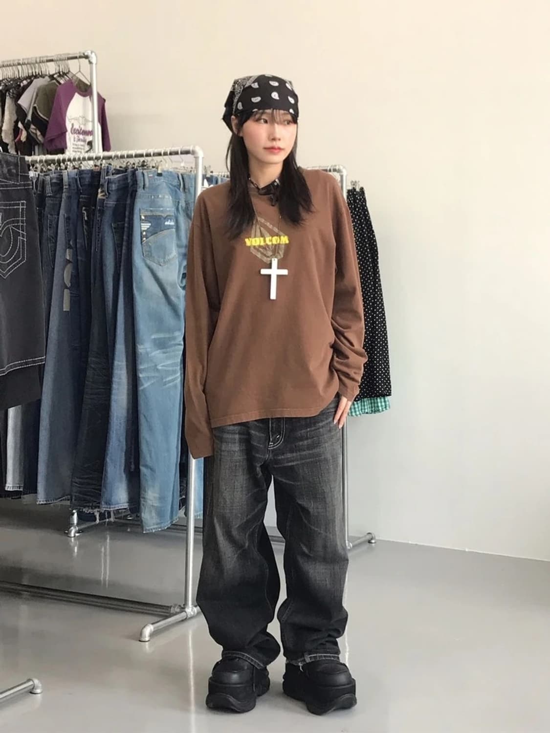 볼컴 브라운 스컬 프린팅 롱 슬리브 상품이미지2