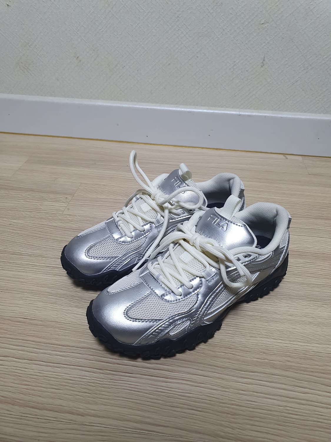 휠라 에샤페 실버 운동화 230 상품이미지4