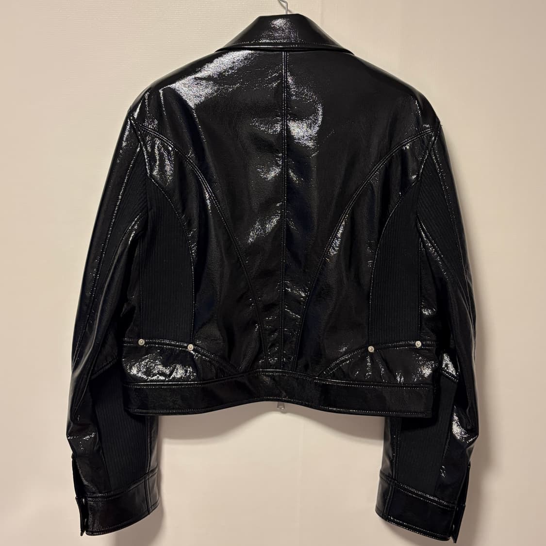 INSILENCE 패널드 비건 레더 점퍼 상품이미지5