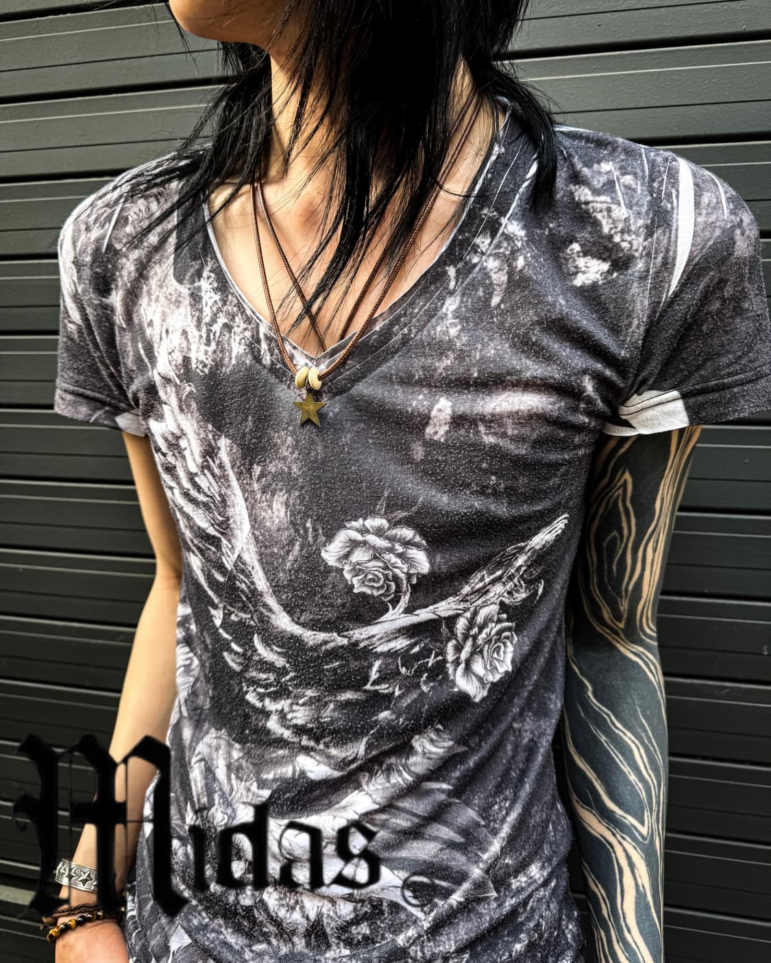 MIDAS – Angel Wing Graphic V-neck Tee 상품이미지1