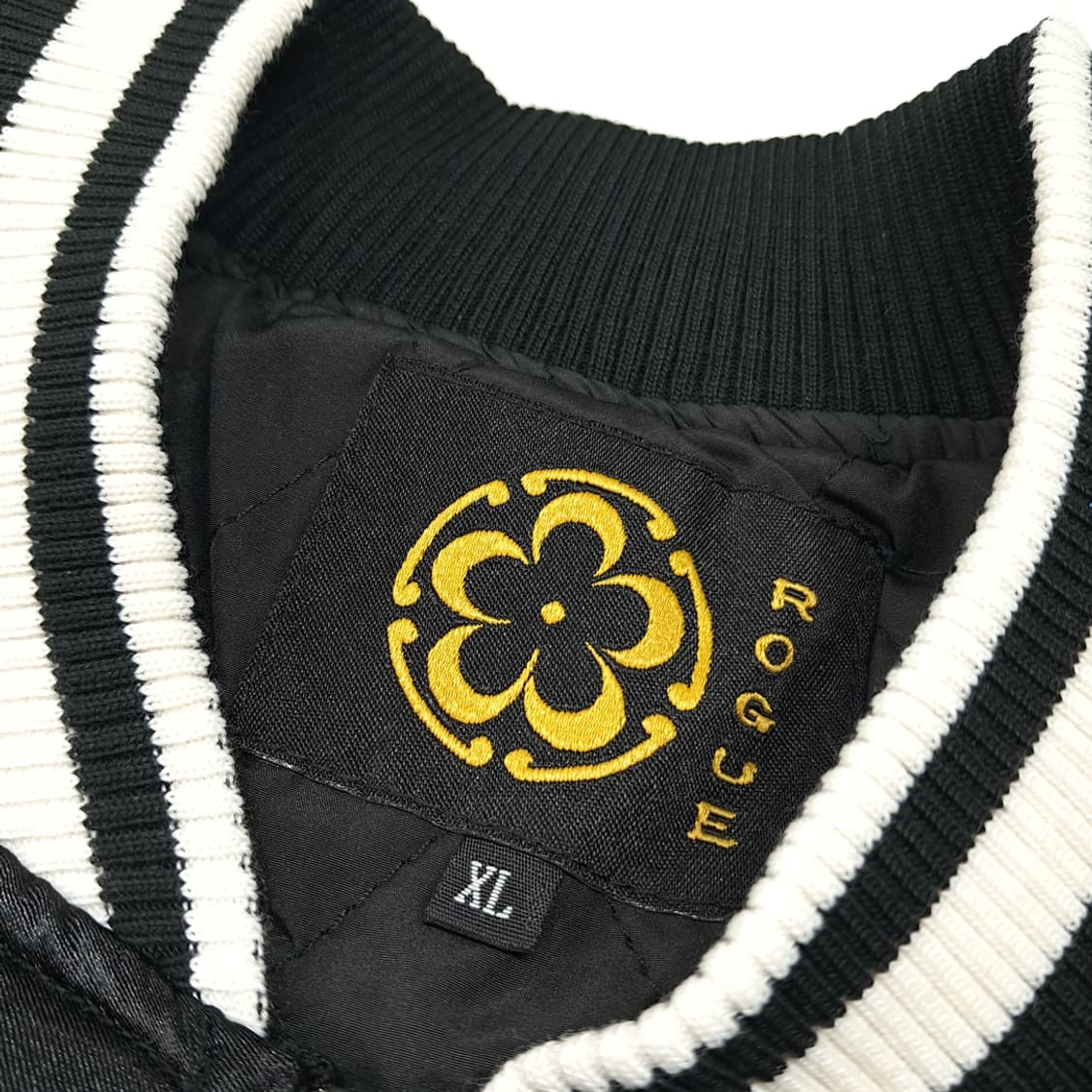 CL933 [새상품] XL ROGUE 00s 새틴 주작자수 블랙 스카잔 상품이미지3