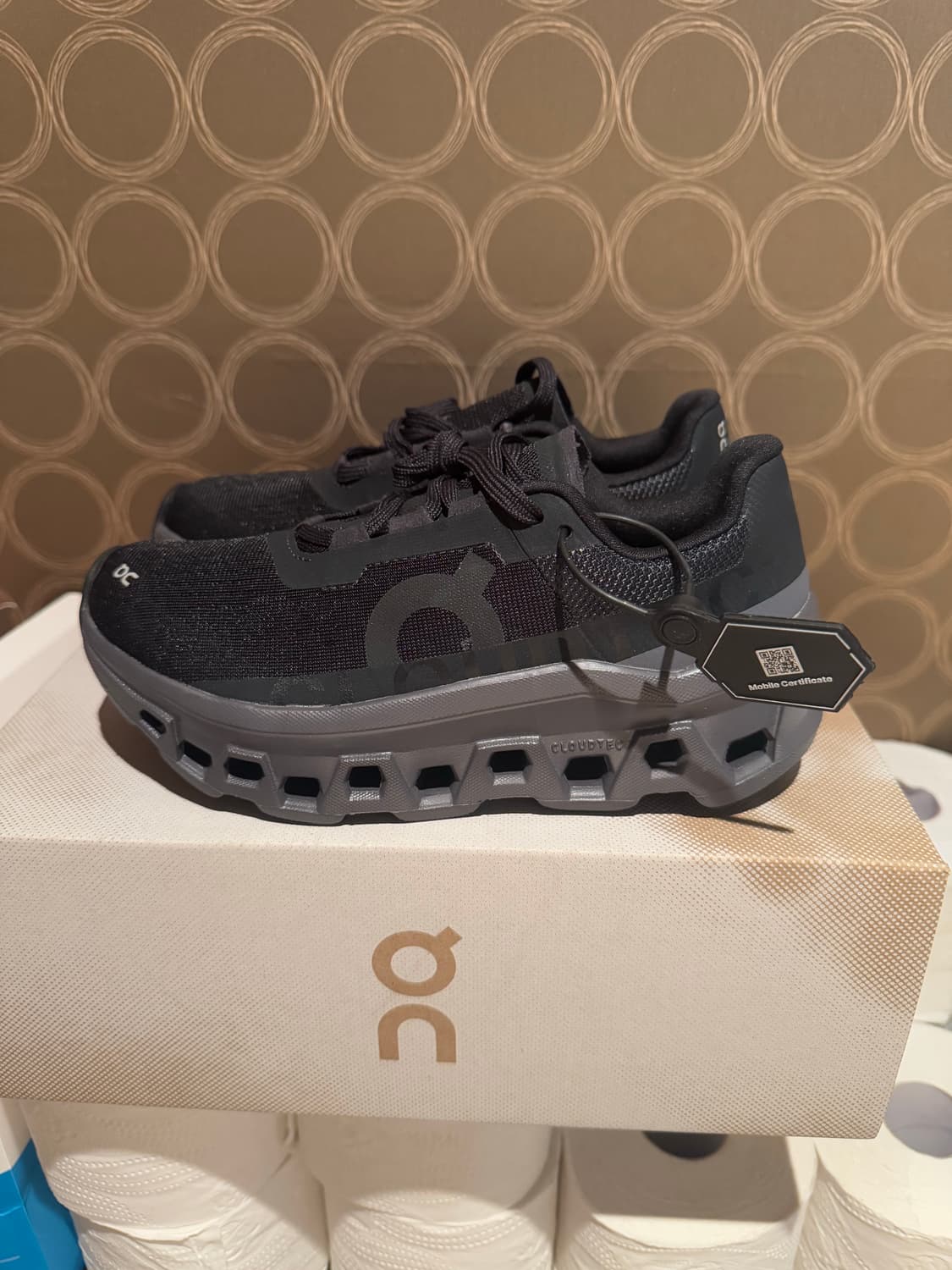 온러닝 클라우드몬스터 블랙 230새상품 상품이미지2