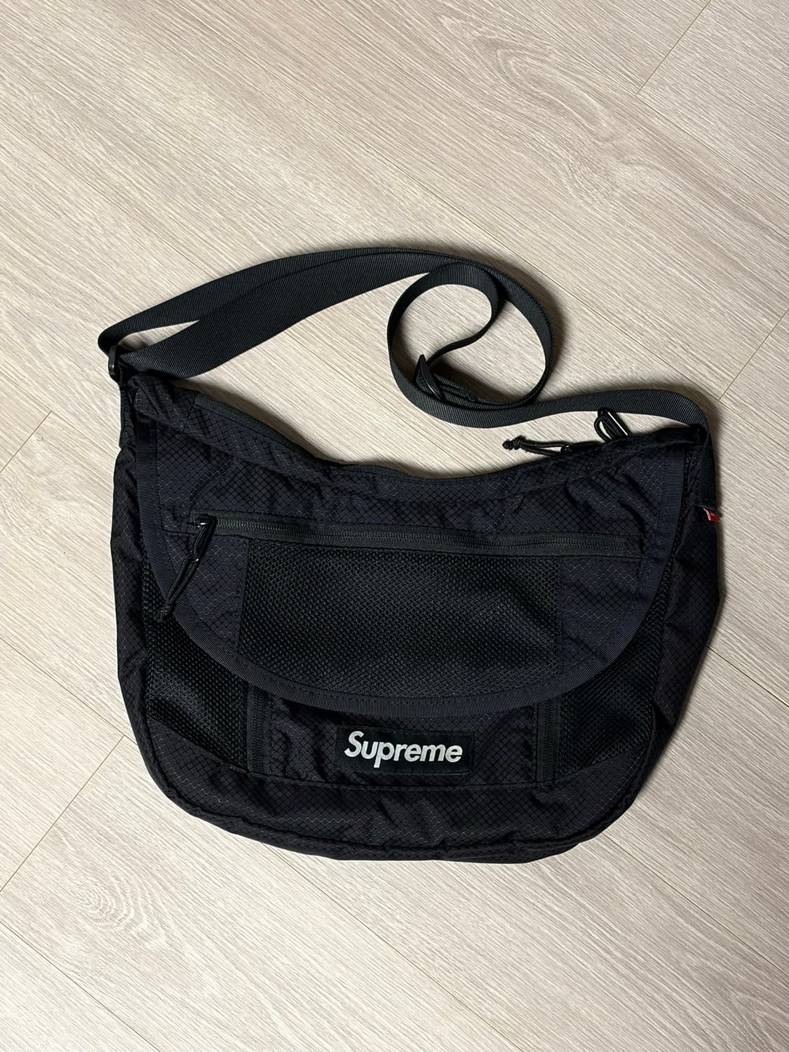 22ss 슈프림 스몰 메신저백 상품이미지1