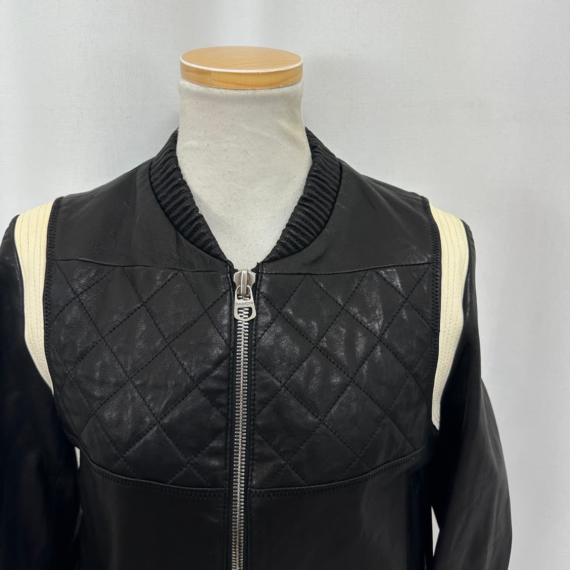   산드로 여자 양가죽100% 가죽집업자켓 검정 98 (44) 상품이미지2