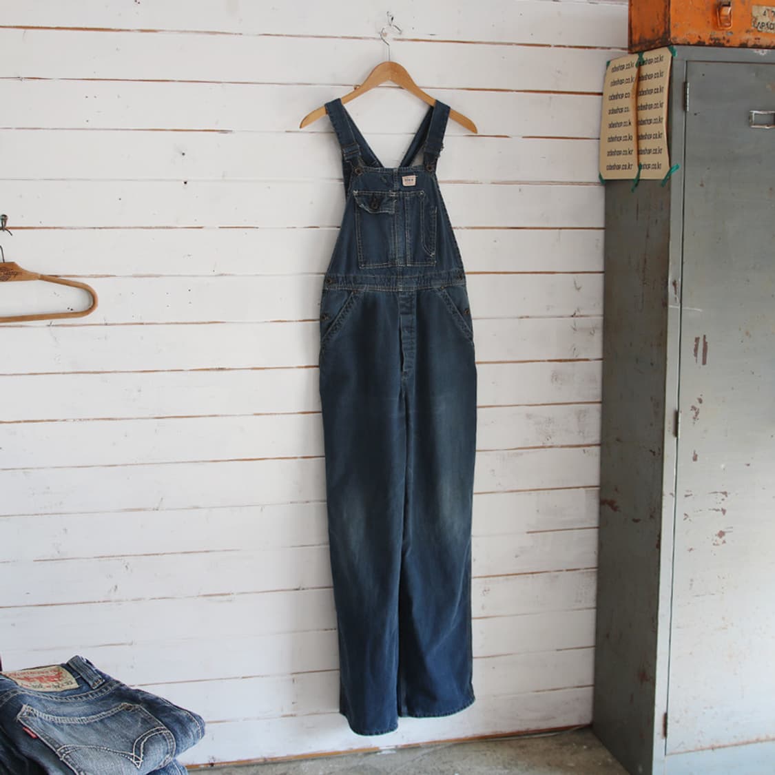 (착용컷) EDWIN 신치백 데님 오버롤 팬츠 (남성용) 상품이미지2