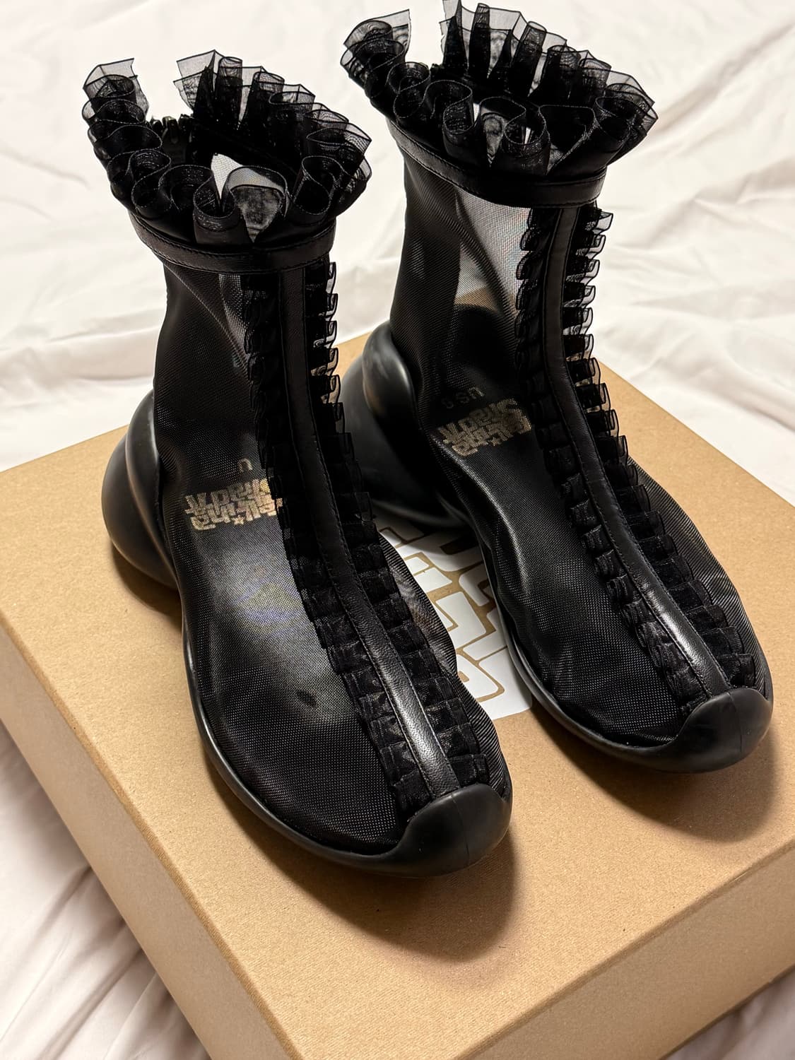 COLLINA STRADA BLACK MESH RUFL BOOTS 상품이미지2