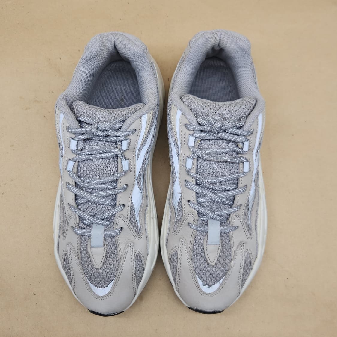 아디다스 이지 부스트 700 남성운동화275 상품이미지2