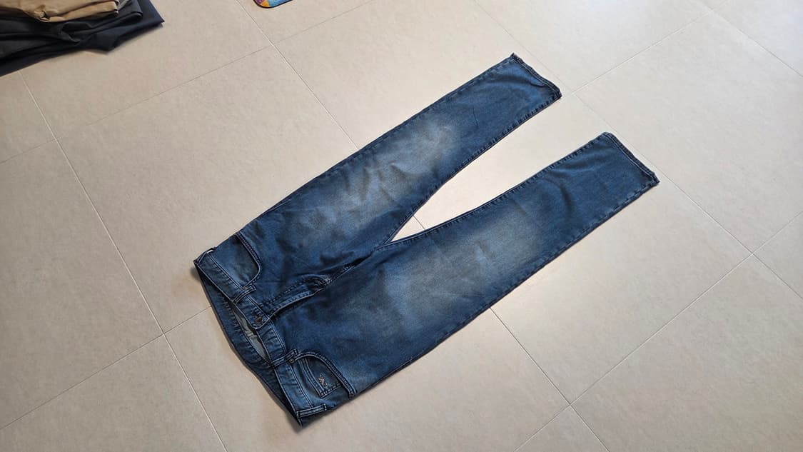 엠포리오 아르마니 레귤러핏 컴포트 트윌 데님 상품이미지1