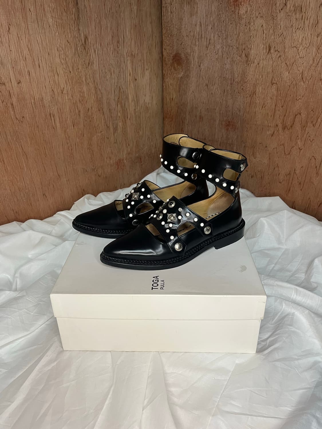 토가 풀라 스터드 발레 스트랩 레더 슈즈 상품이미지1