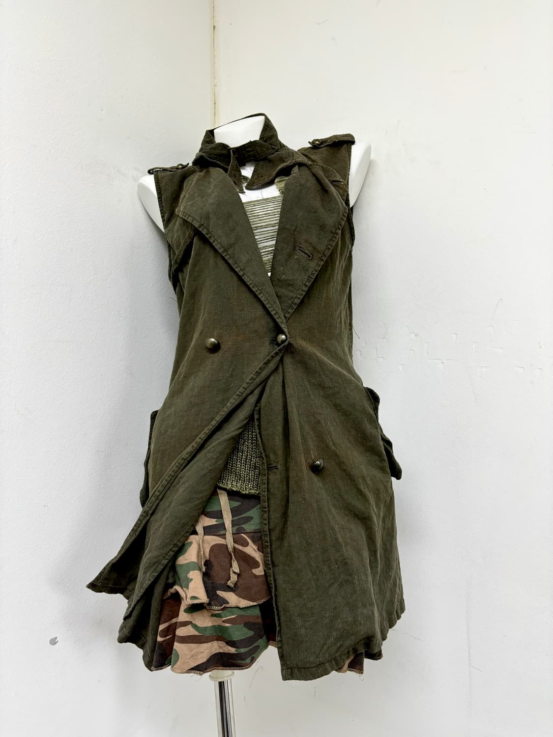 “Vintage” Grunge Mood Neck Buckle Detail 상품이미지1