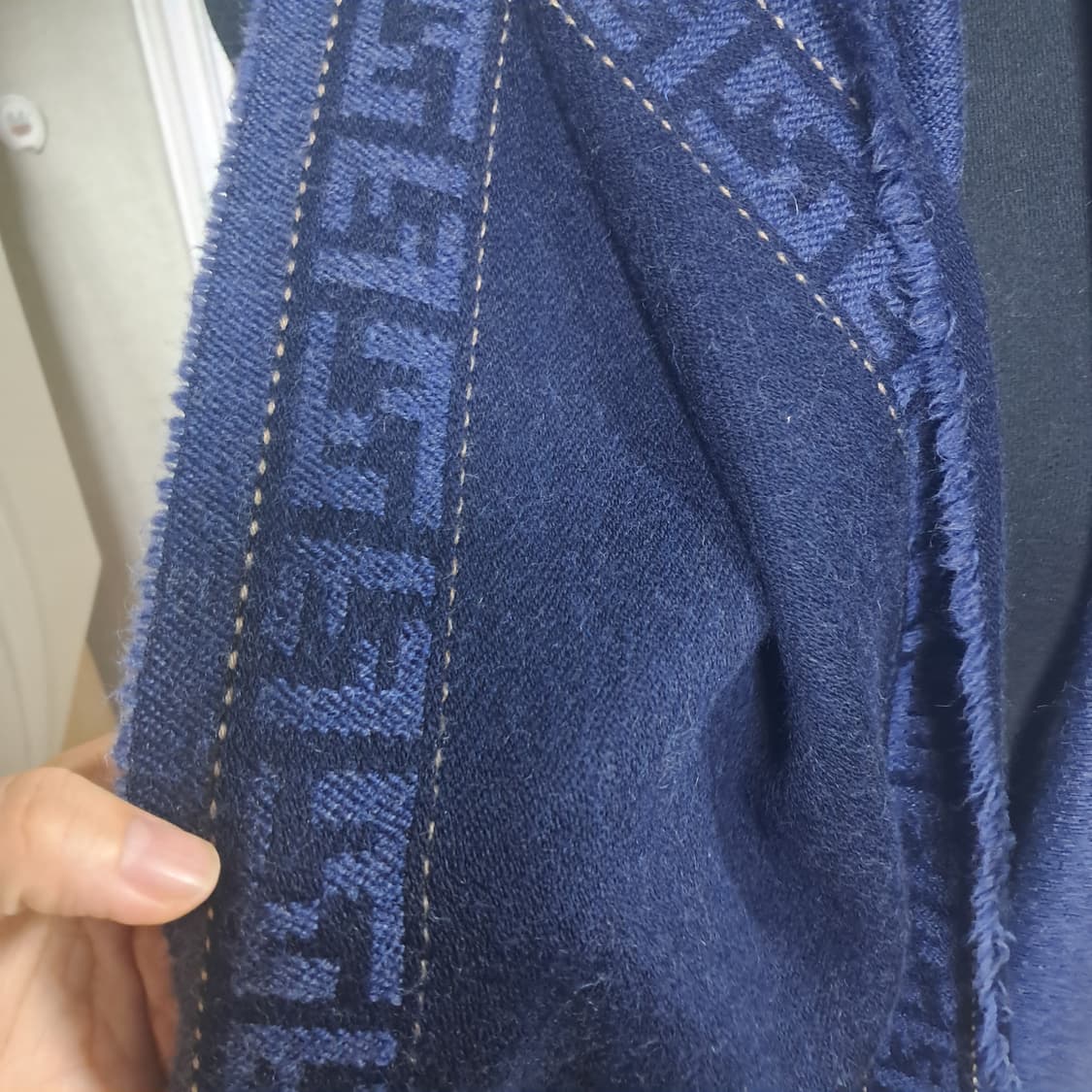 펜디 Fendi 네이비 리버시블 울 머플러(남녀공용가능) 상품이미지2