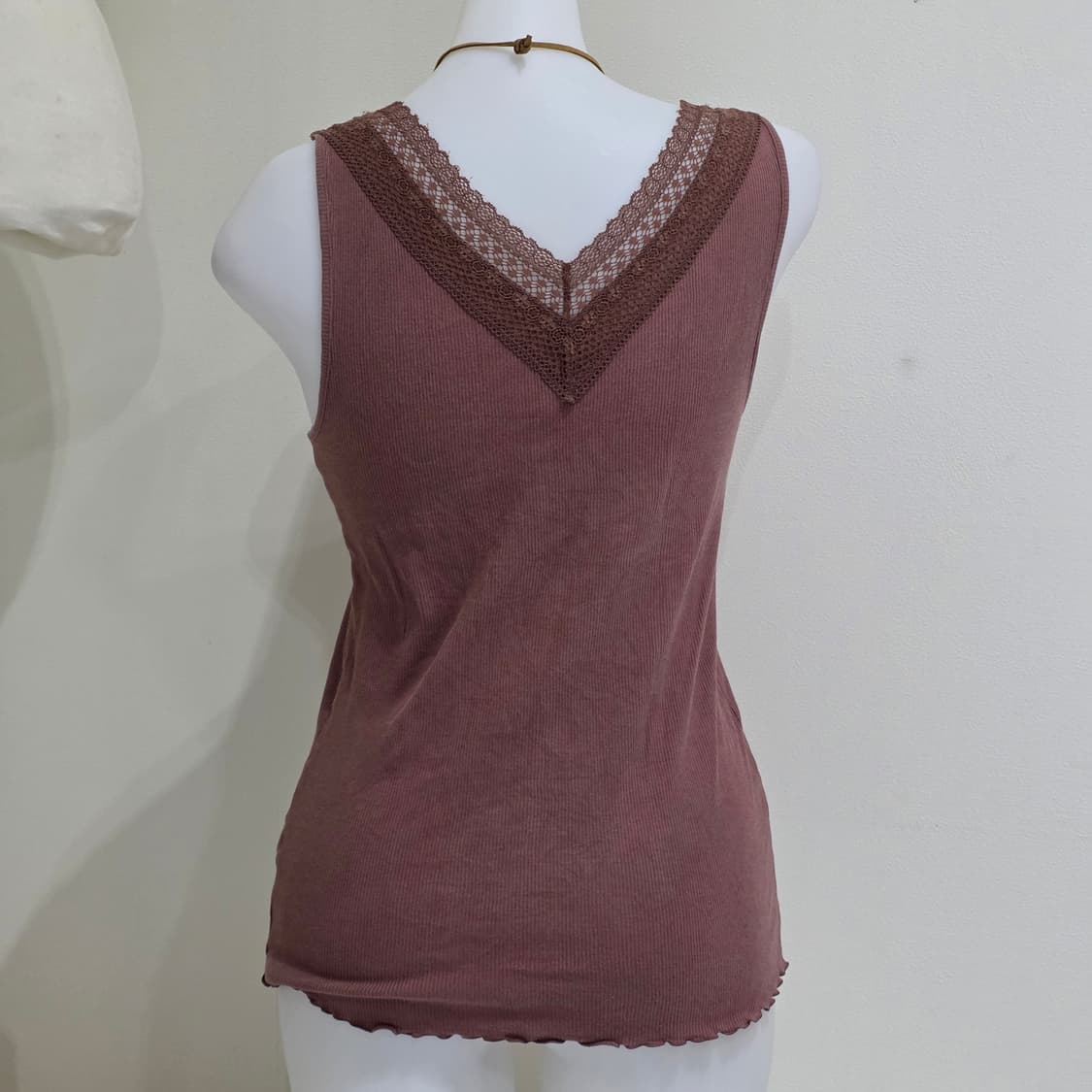 GU 일본빈티지)레이스 브라운 y2k 오네갸루 브이넥 슬리브리스 나시 상품이미지3