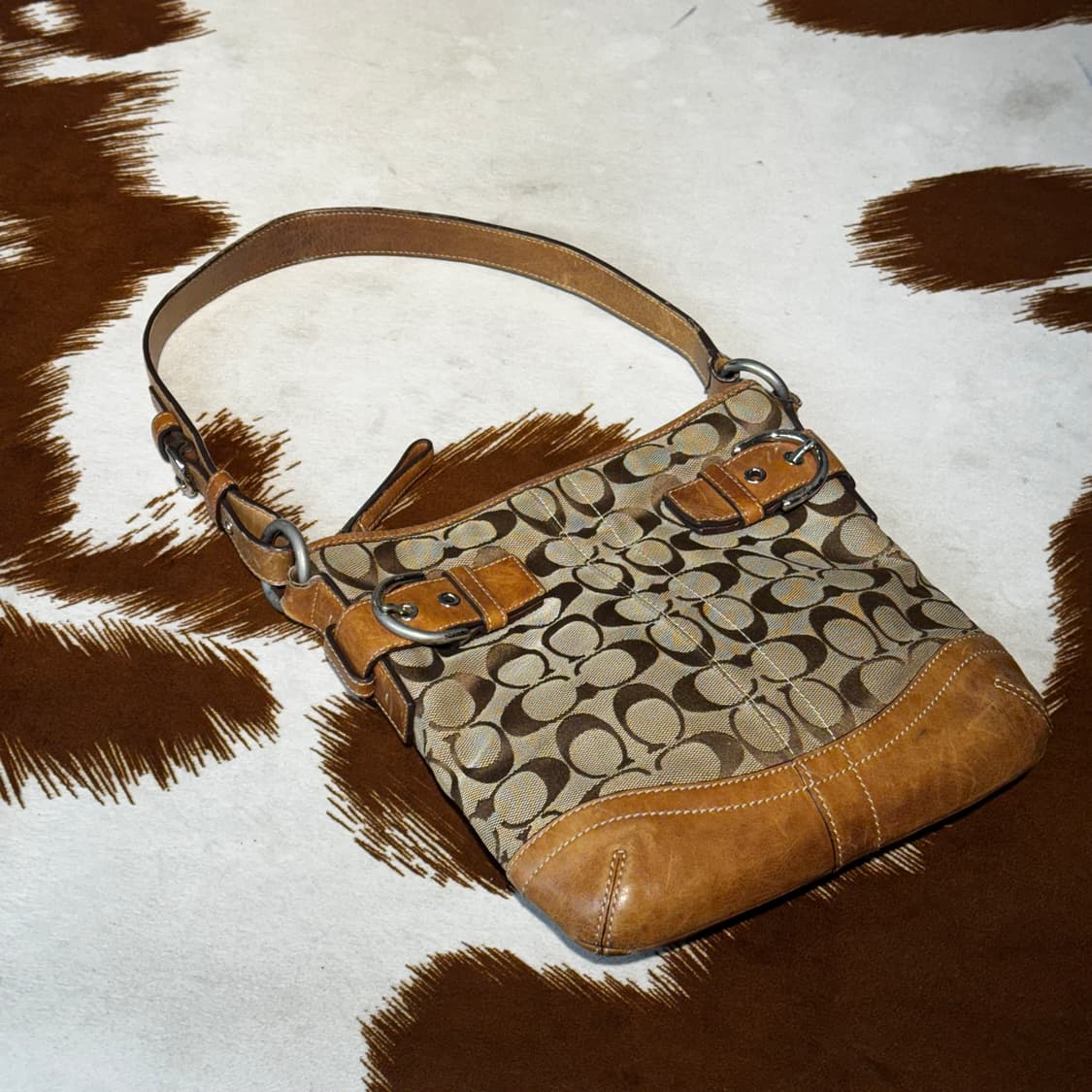 코치 모노그램 레더 숄더백 베이지 y2k 상품이미지5