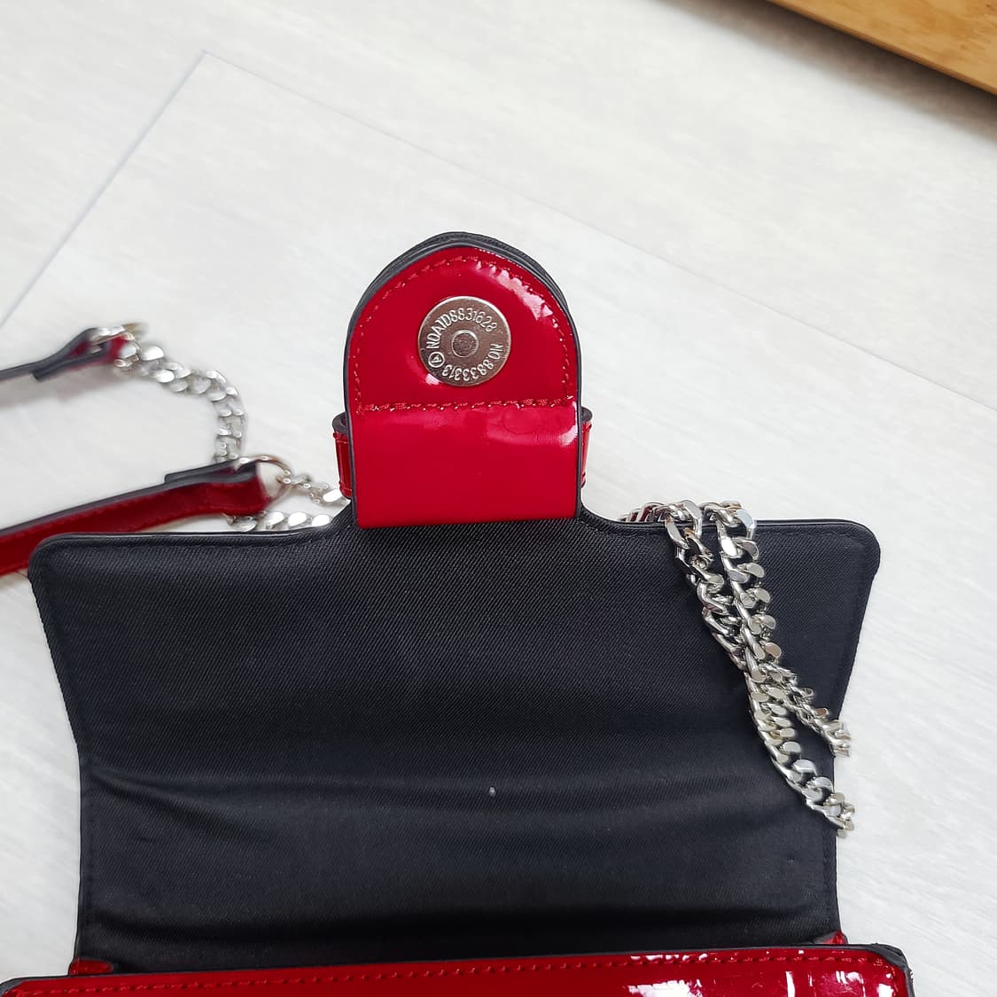 새상품) 미국브랜드🇺🇲 에나멜 체인백 레드 상품이미지3