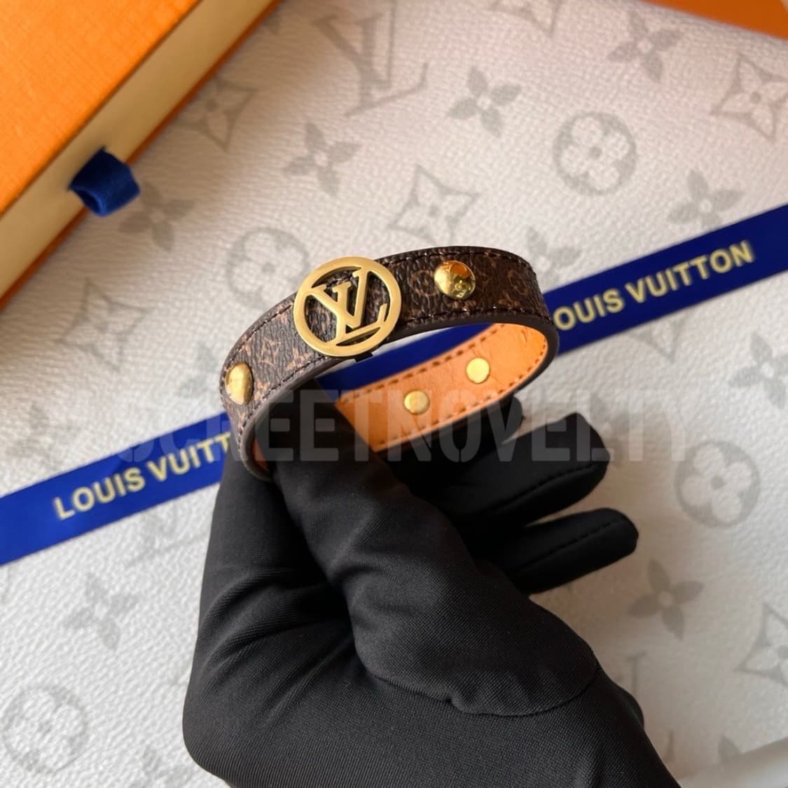 루이비통 LV 모노그램 가죽 팔찌 풀박스 상품이미지4