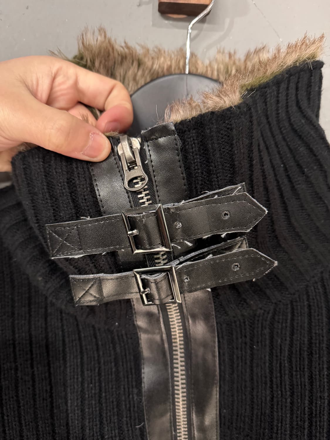 Pincpmc 버클 하이넥 퍼 니트집업  상품이미지4