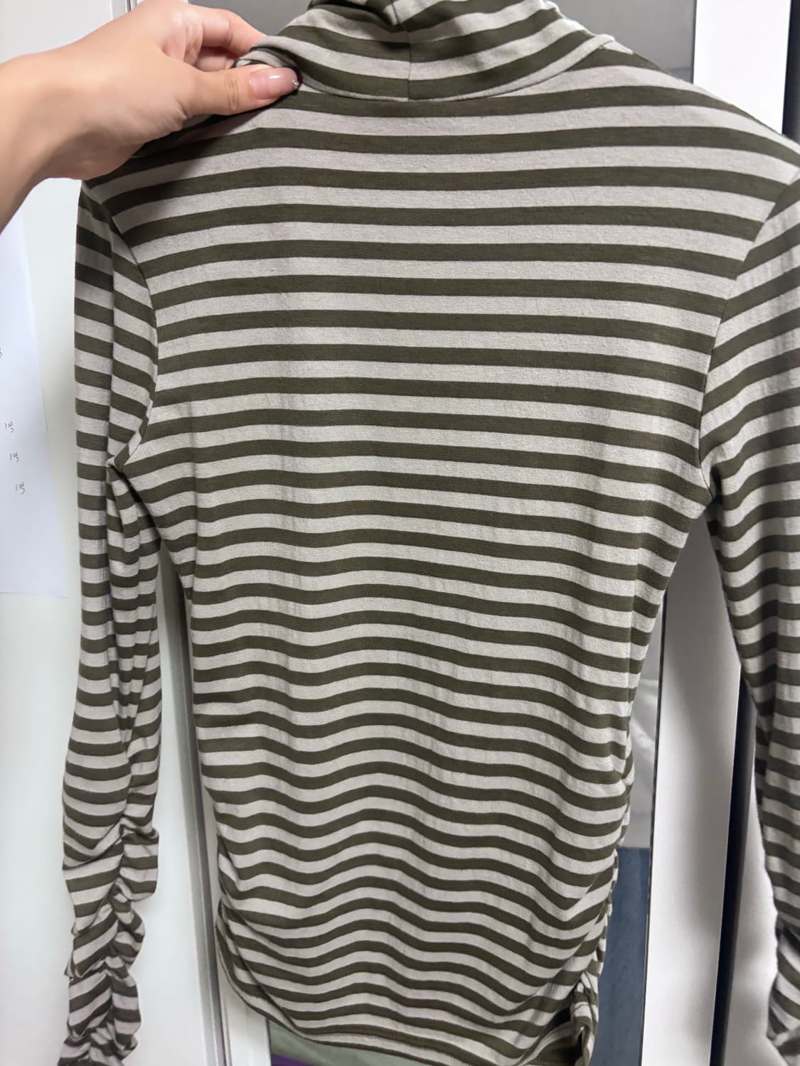 더오픈프로덕트 카키 스트라이프 탑   상품이미지7