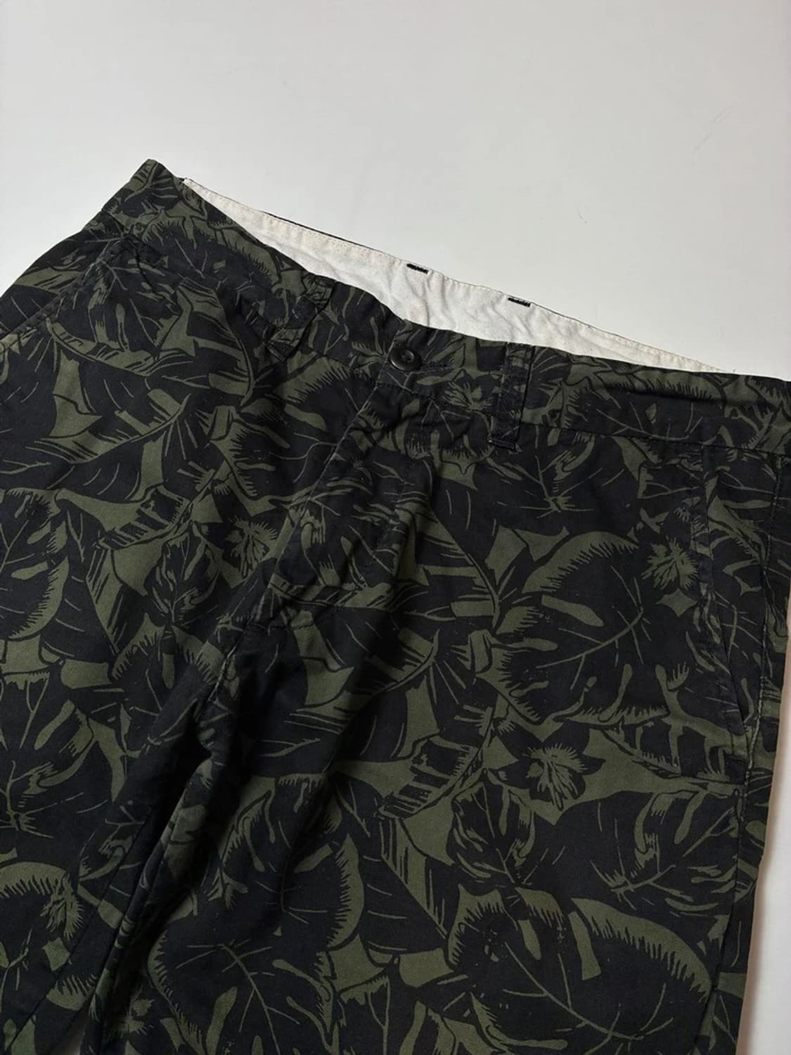 칼하트 WIP 존슨 로터스 프린트 쇼츠 PN8708 상품이미지2