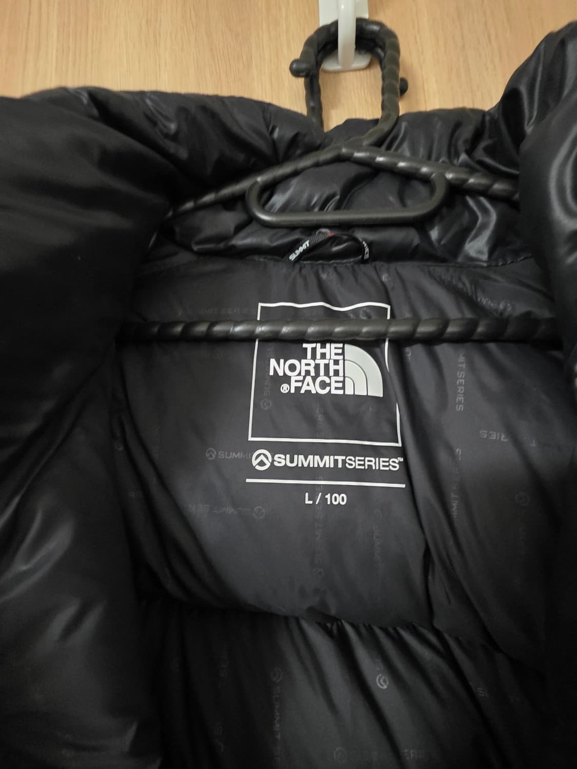 퀀텀눕시 2024 실버그레이 100(L) 팝니다. 상품이미지3