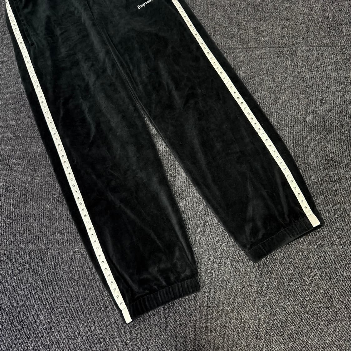 슈프림 스타 스터드 벨벳 팬츠 상품이미지3