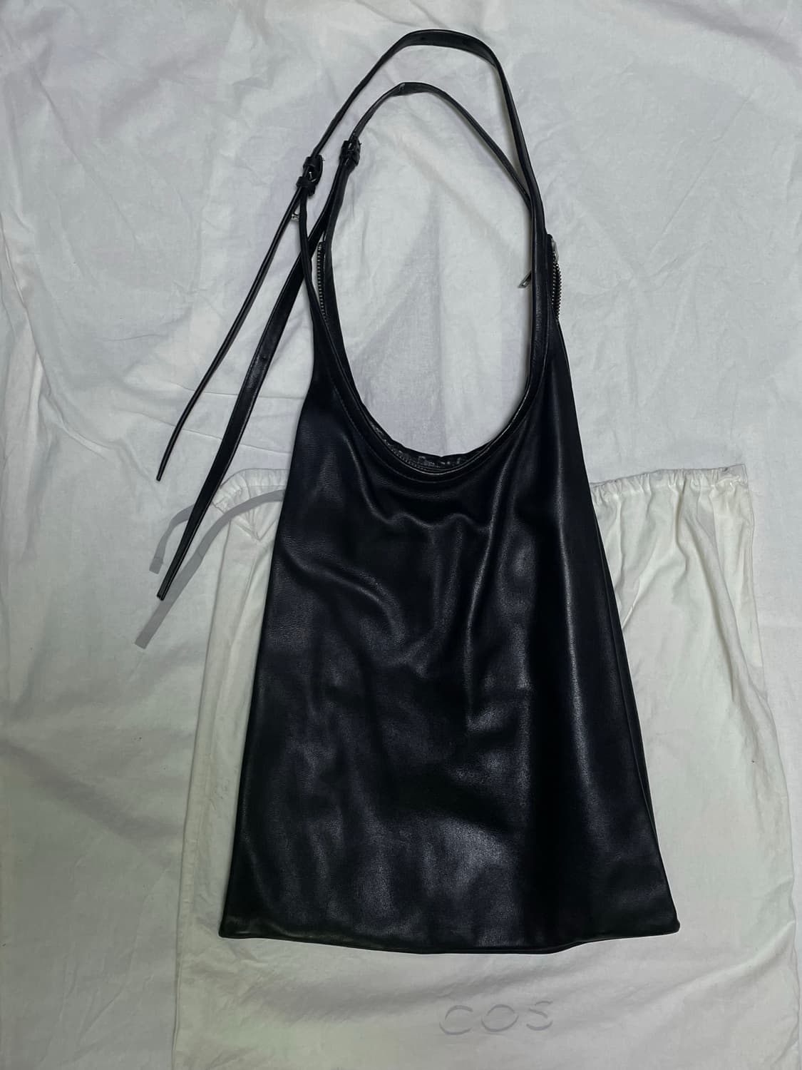 코스 레더 숄더백 상품이미지2