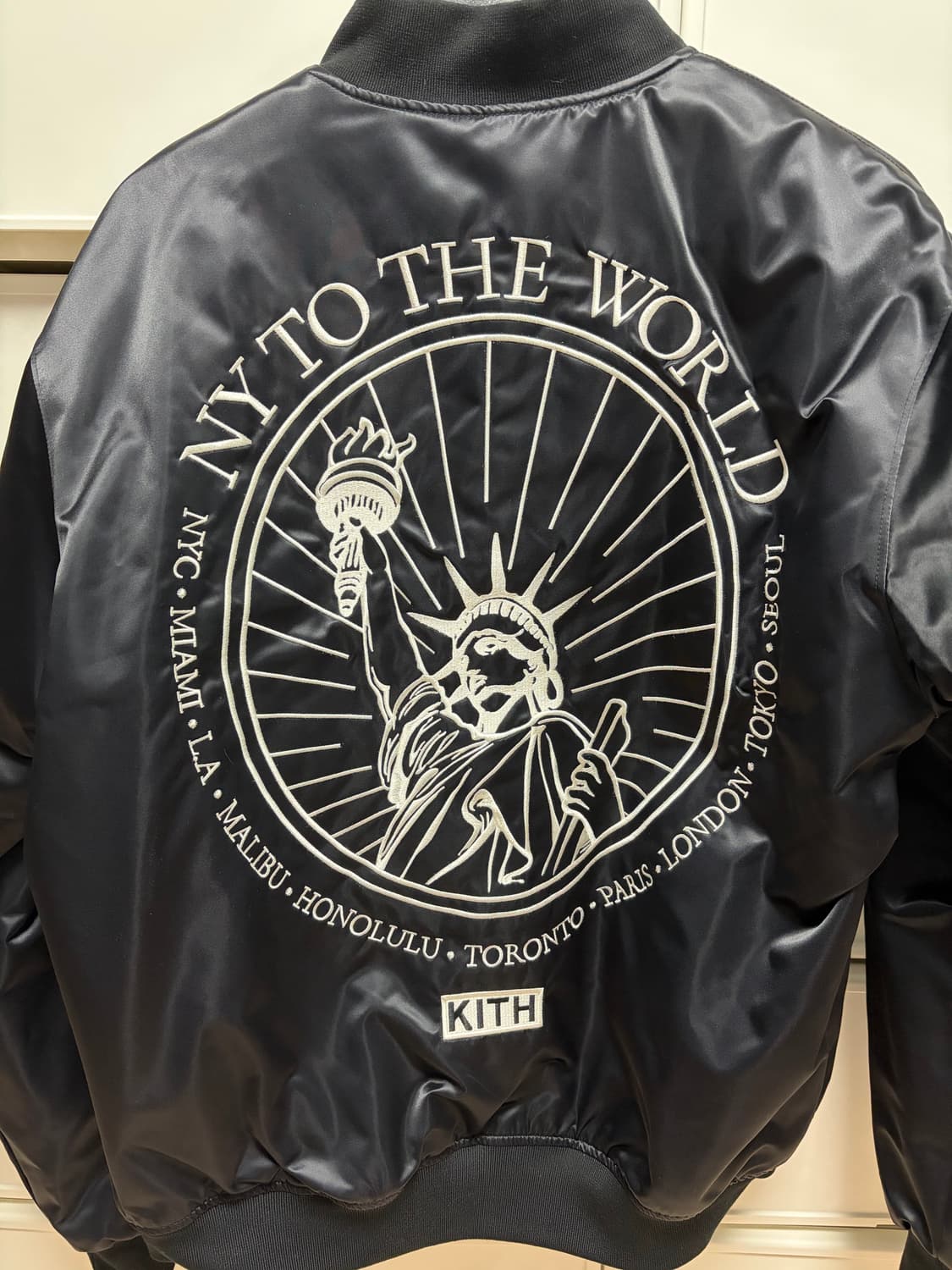 Kith NY to the world 사틴봄버자켓 상품이미지5