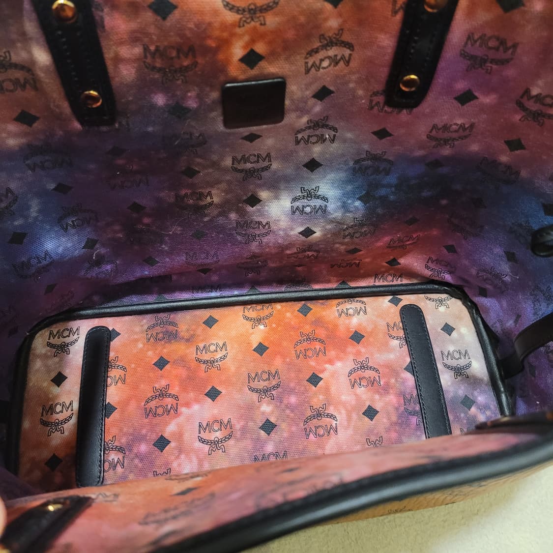 MCM 리버시블 비세토스 쇼퍼백 상품이미지6