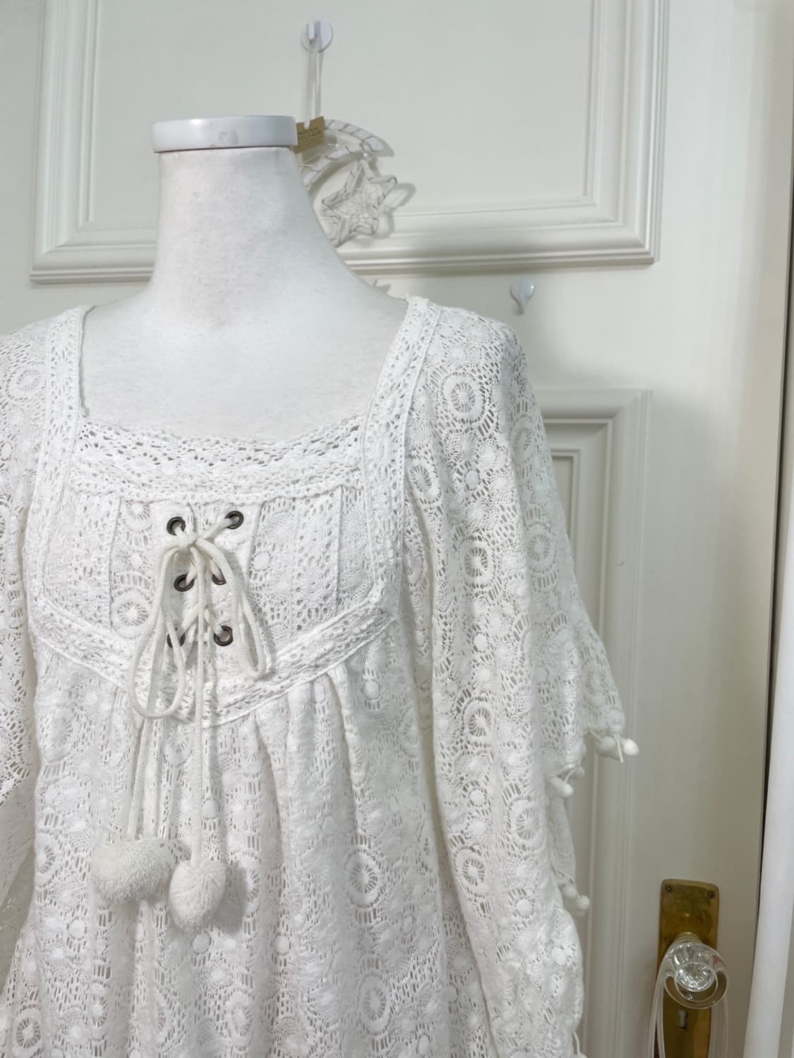 white lace cotton pompom blouse(size-M) 상품이미지7