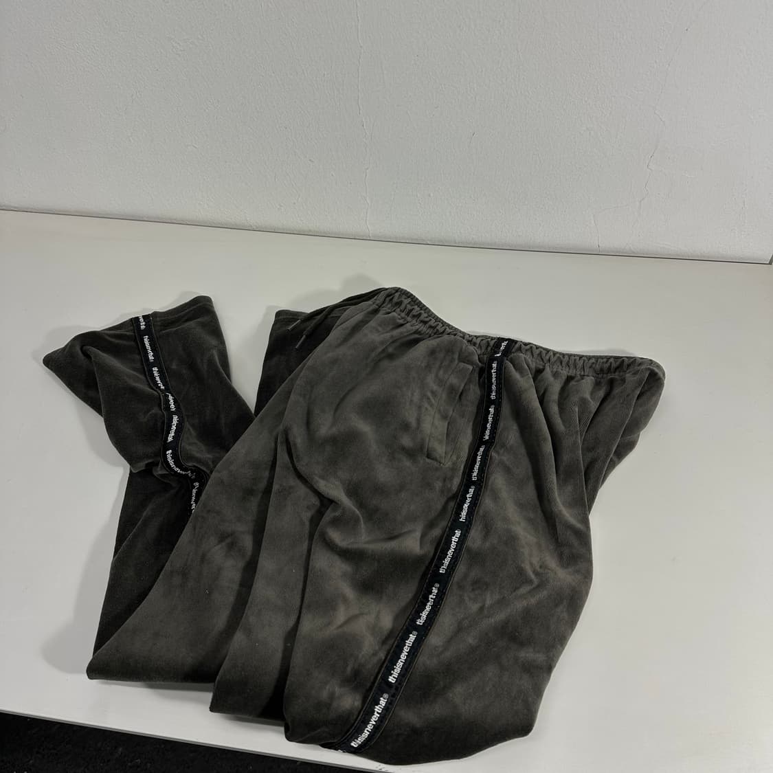 FREE 디스이즈네버댓 차콜 레귤러핏 트랙팬츠 상품이미지1